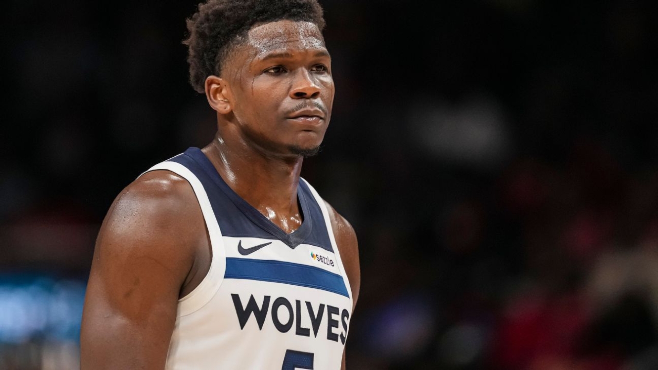 Anthony Edwards leaves bench after Timberwolves pull starters 1