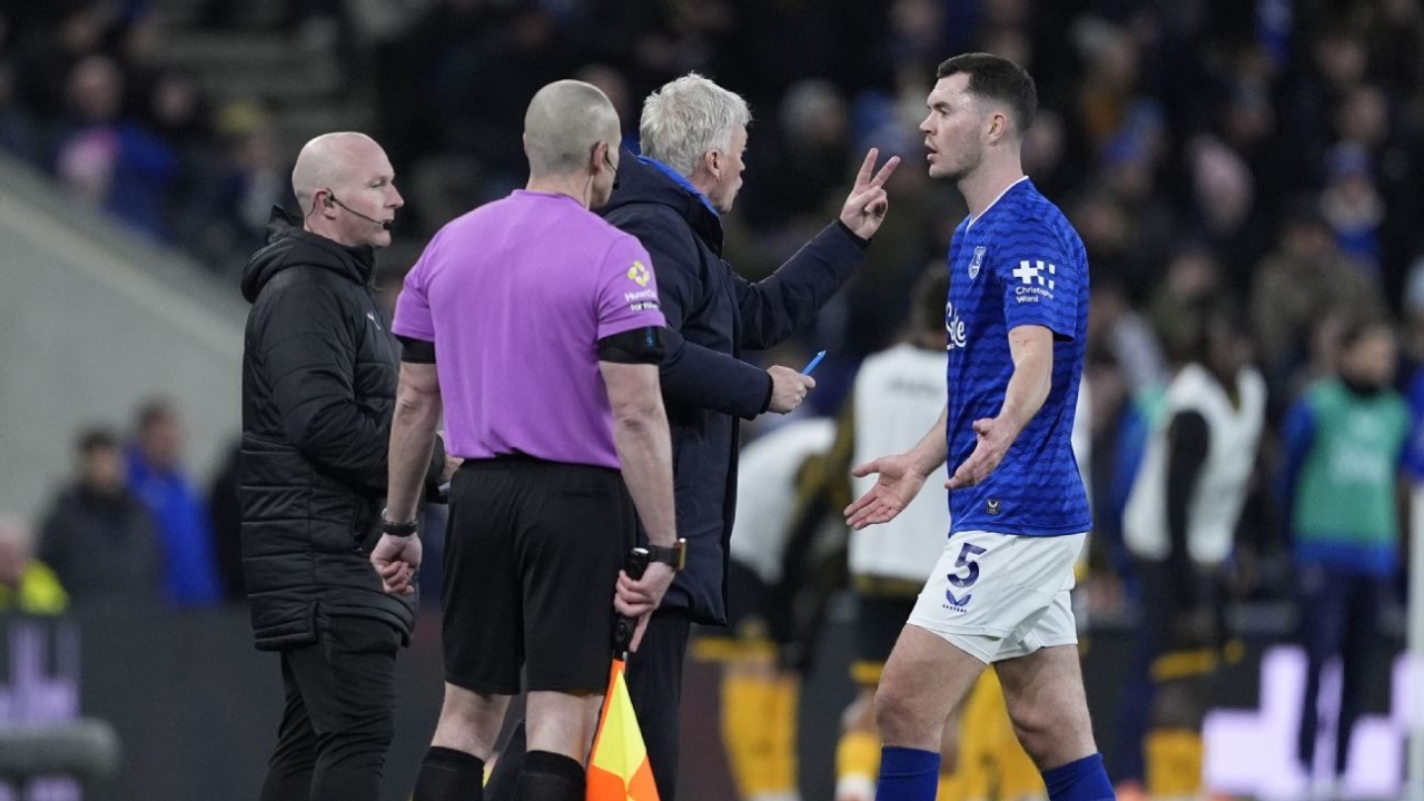 David Moyes slams Michael Keane red in 9-man Everton draw 1