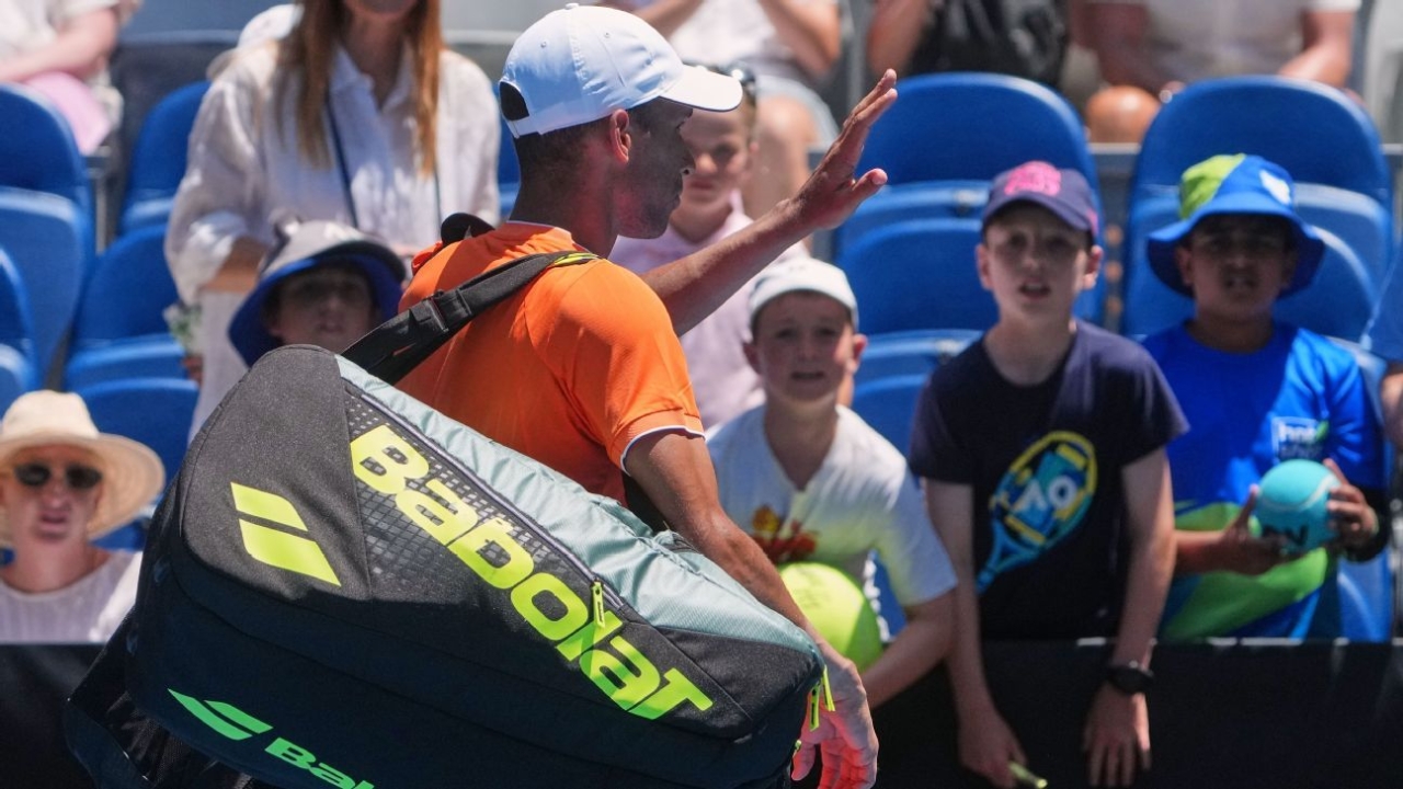 No. 7 seed Felix Auger-Aliassime retires vs. Nuno Borges 1