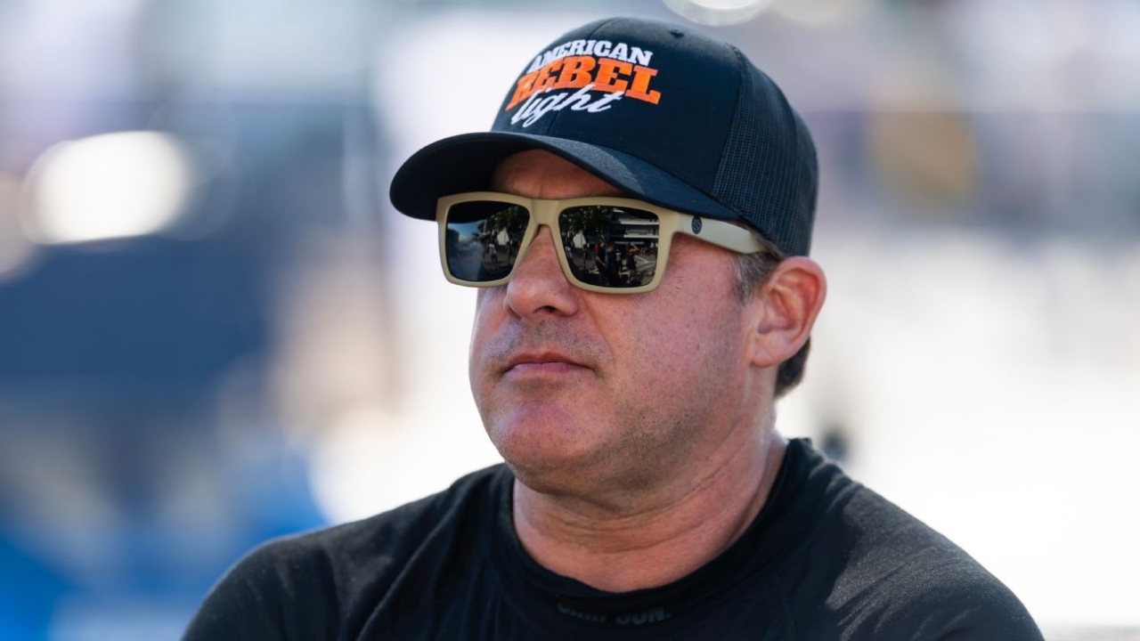 Tony Stewart returns to NASCAR in Ram Truck debut at Daytona 1