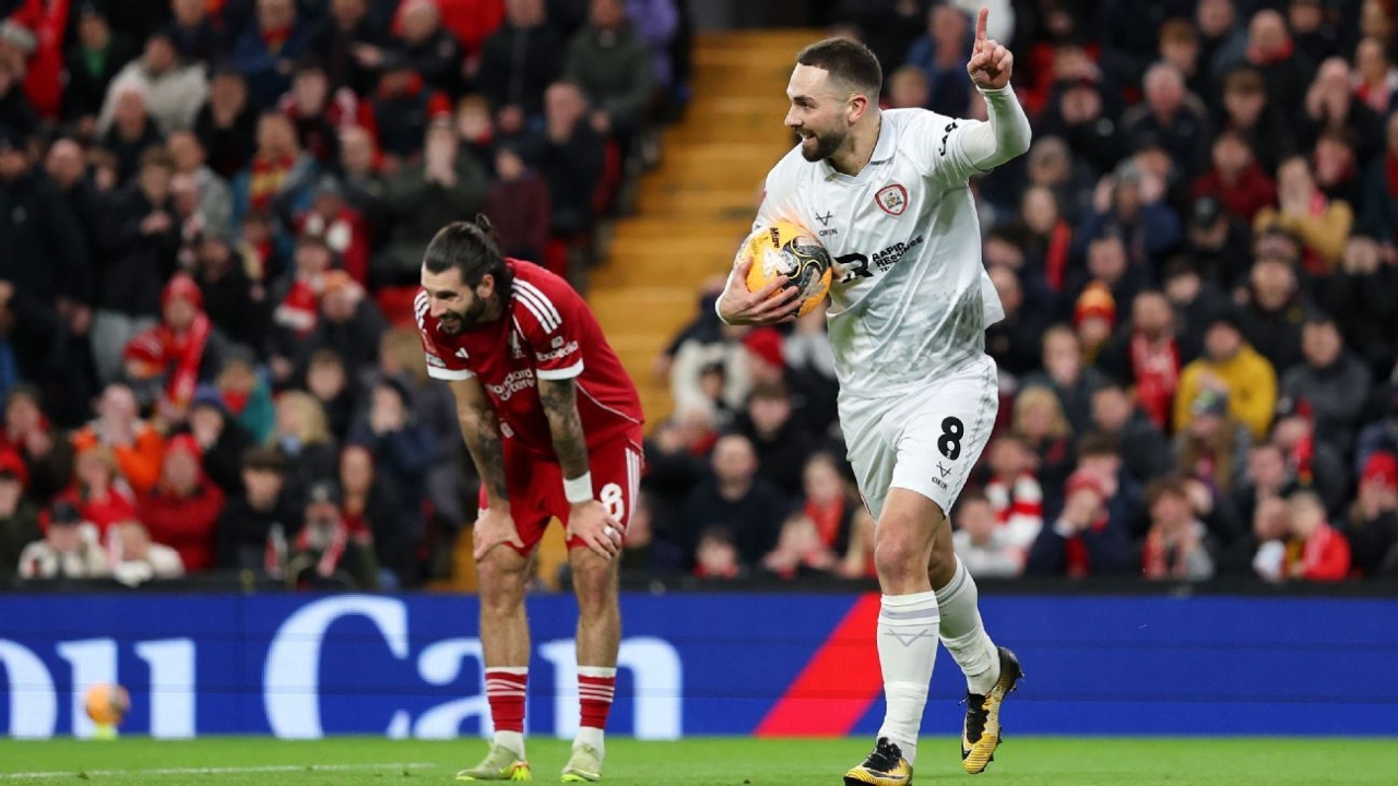 Liverpool's Robertson on Szoboszlai backheel: Maybe Kop support 'went to his head' 1