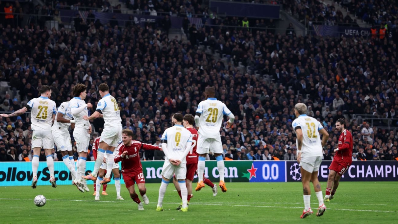 Liverpool's Szoboszlai: 'I did my homework' on trick free kick 1