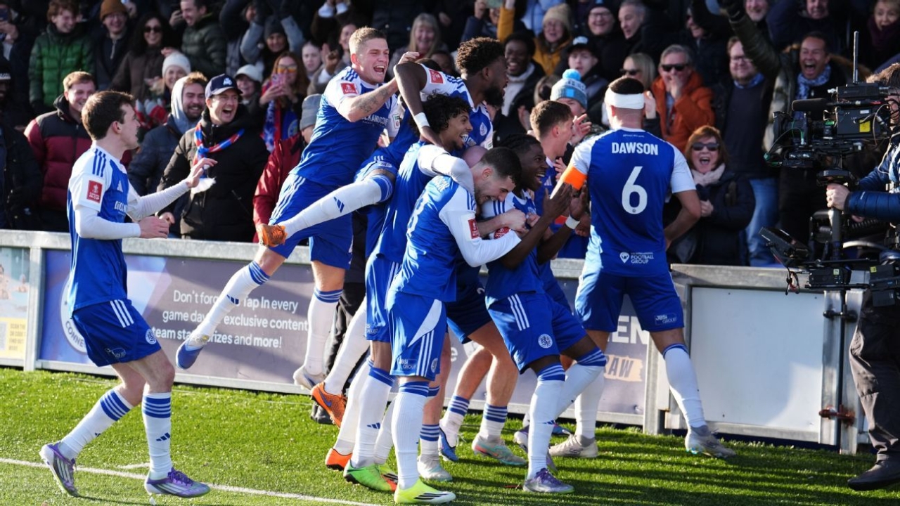 Macclesfield dump out holders Crystal Palace in huge FA Cup upset 1