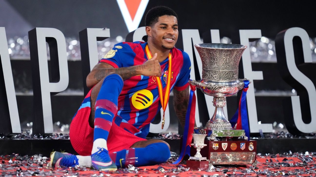 Marcus Rashford hopes Barcelona Supercopa trophy is first of many 1