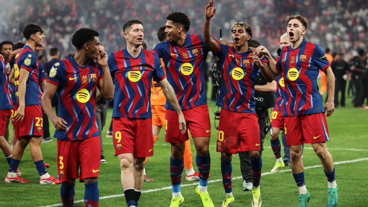 Raphinha nets brace as Barcelona beat Real Madrid to lift Supercopa - as it happened 1