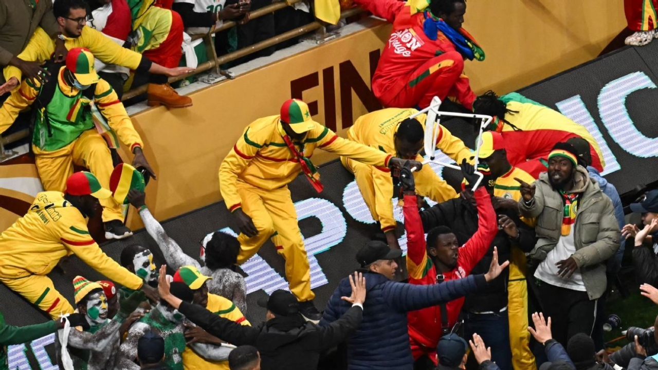 Senegal's coach justifies team's exit during AFCON final amid disorder. 1