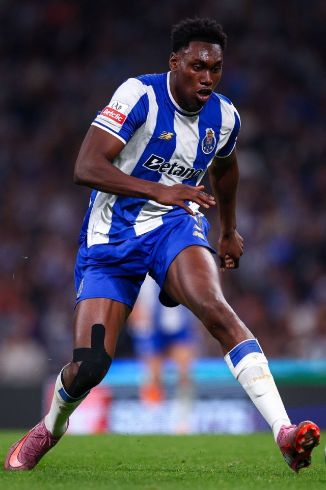 Seven transfer targets who could improve any team this month 9