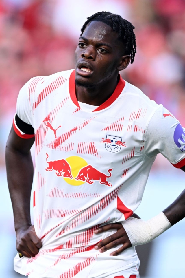 Seven transfer targets who could improve any team this month 4