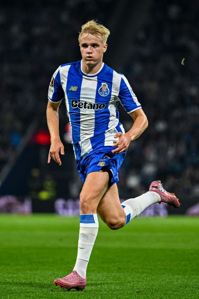 Seven transfer targets who could improve any team this month 11