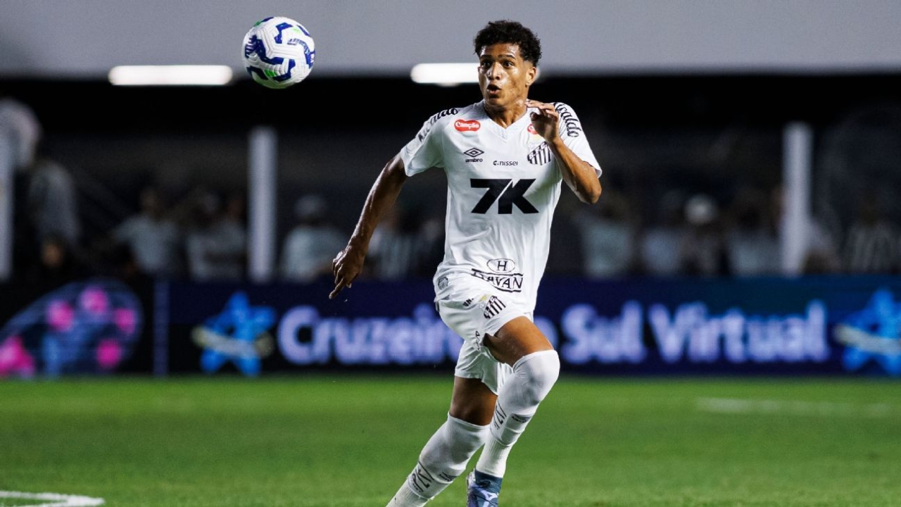 Tottenham make €15m offer for Santos defender Souza - sources 1