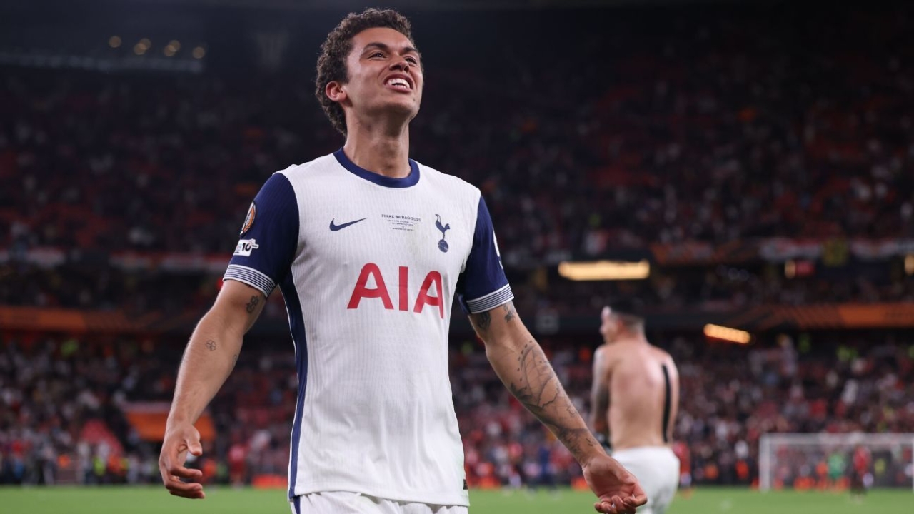 Tottenham's Brennan Johnson agrees to £35m Crystal Palace move - sources 1