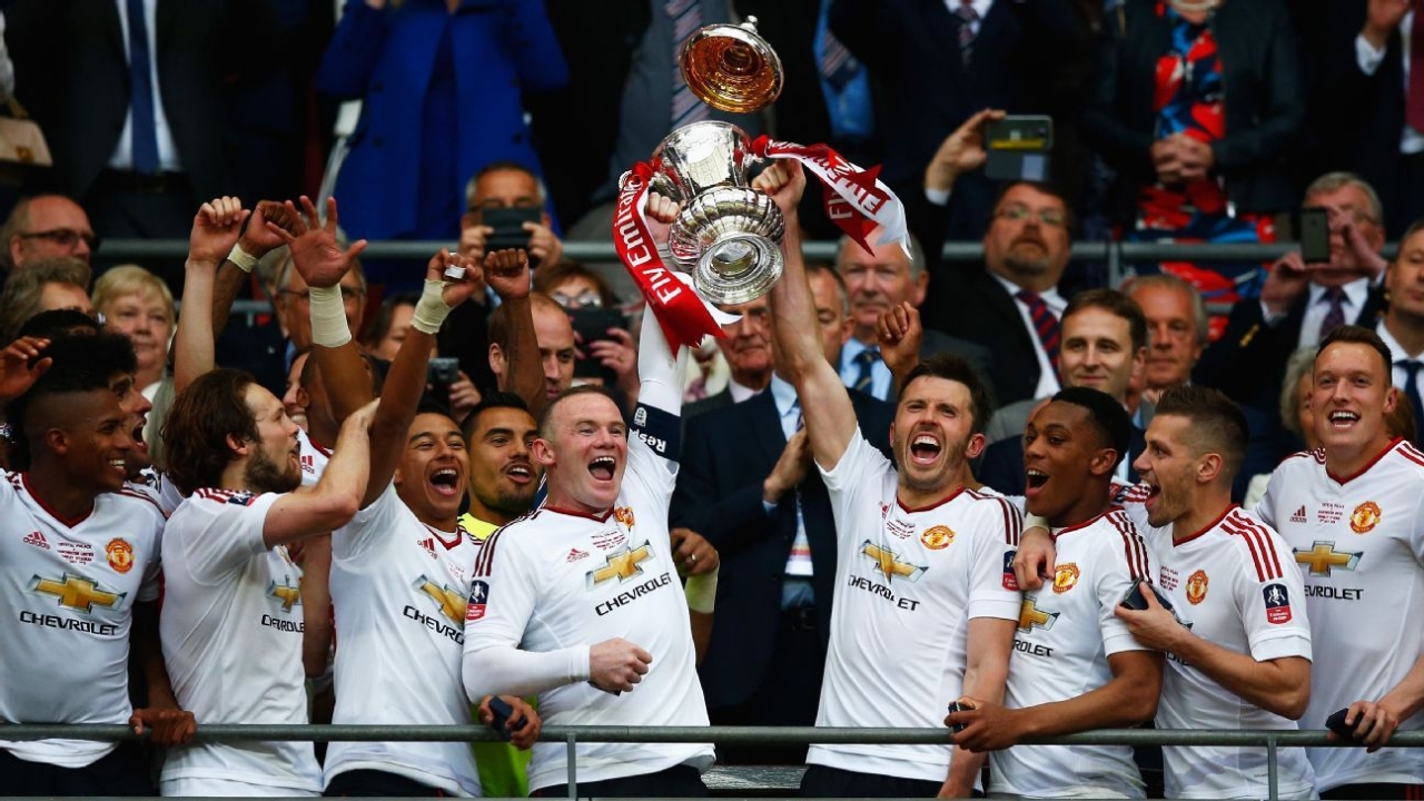 Wayne Rooney open to joining Michael Carrick at Man United; advocates for Roy Keane 1