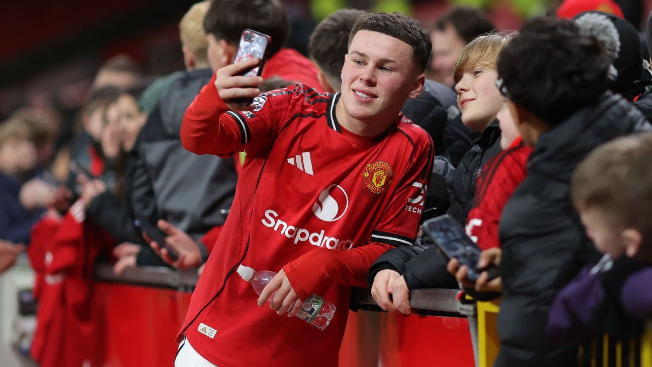 Kai Rooney, son of Wayne Rooney, debuts at Old Trafford with Manchester United U18s. 1