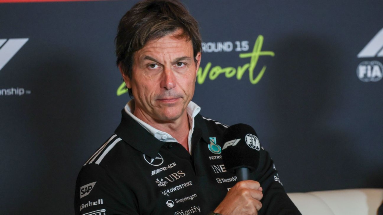Mercedes' Toto Wolff advises competing F1 teams on engine dispute: Organize yourselves. 1