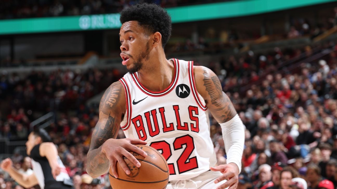 Bulls' Anfernee Simons recovering from left wrist fracture Bulls' Anfernee Simons recuperating from fracture in left wrist 1