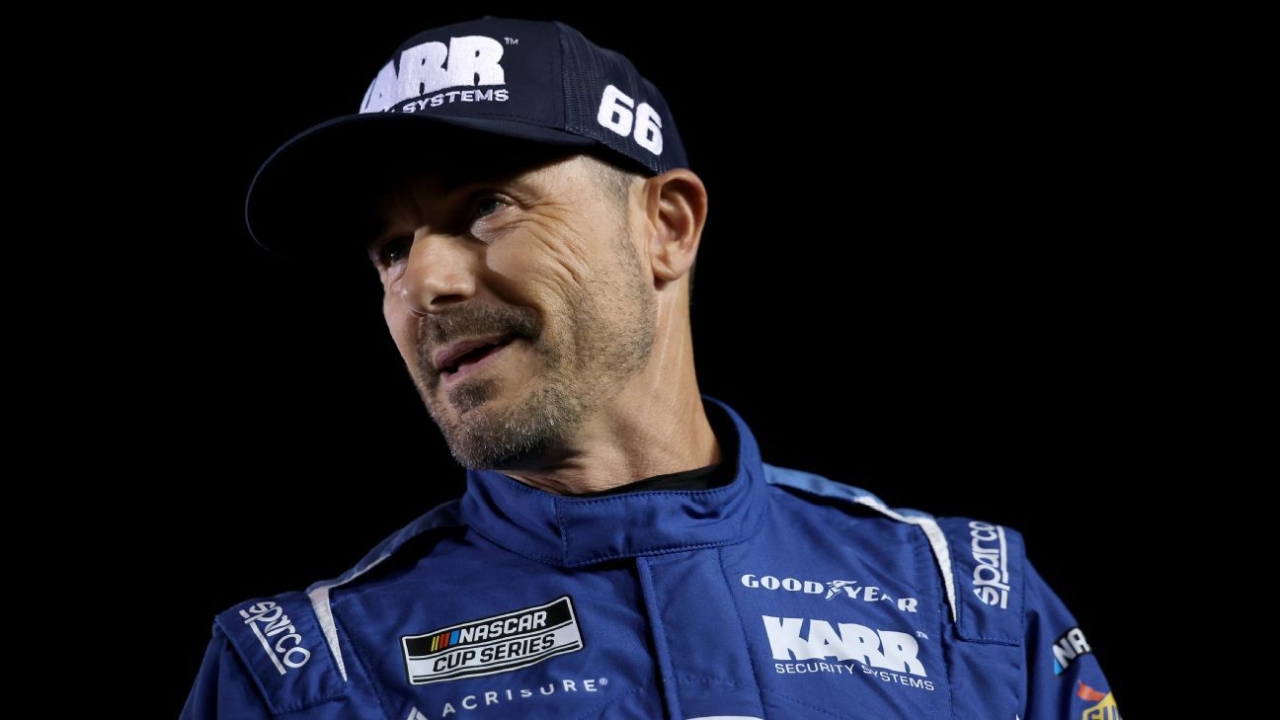 Casey Mears narrowly escapes collision, secures qualification at Daytona 1