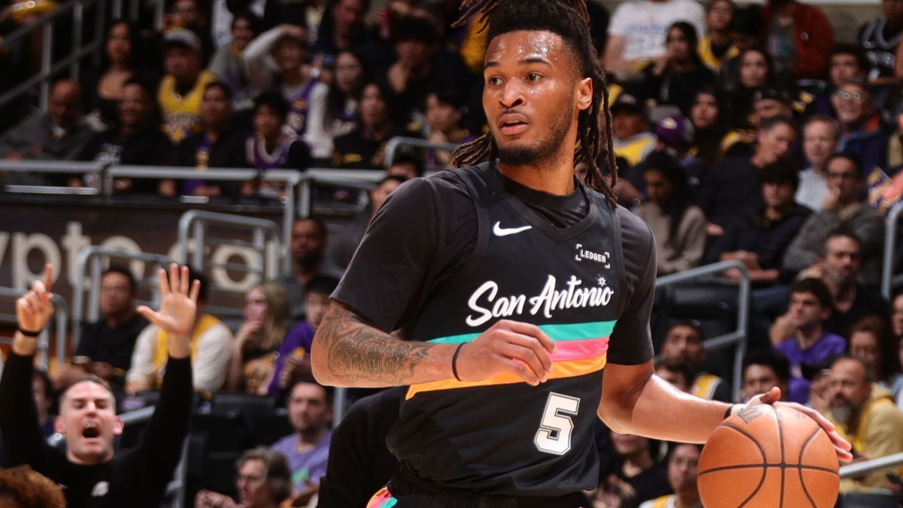 Spurs' Stephon Castle sidelined against Lakers due to pelvic contusion 1