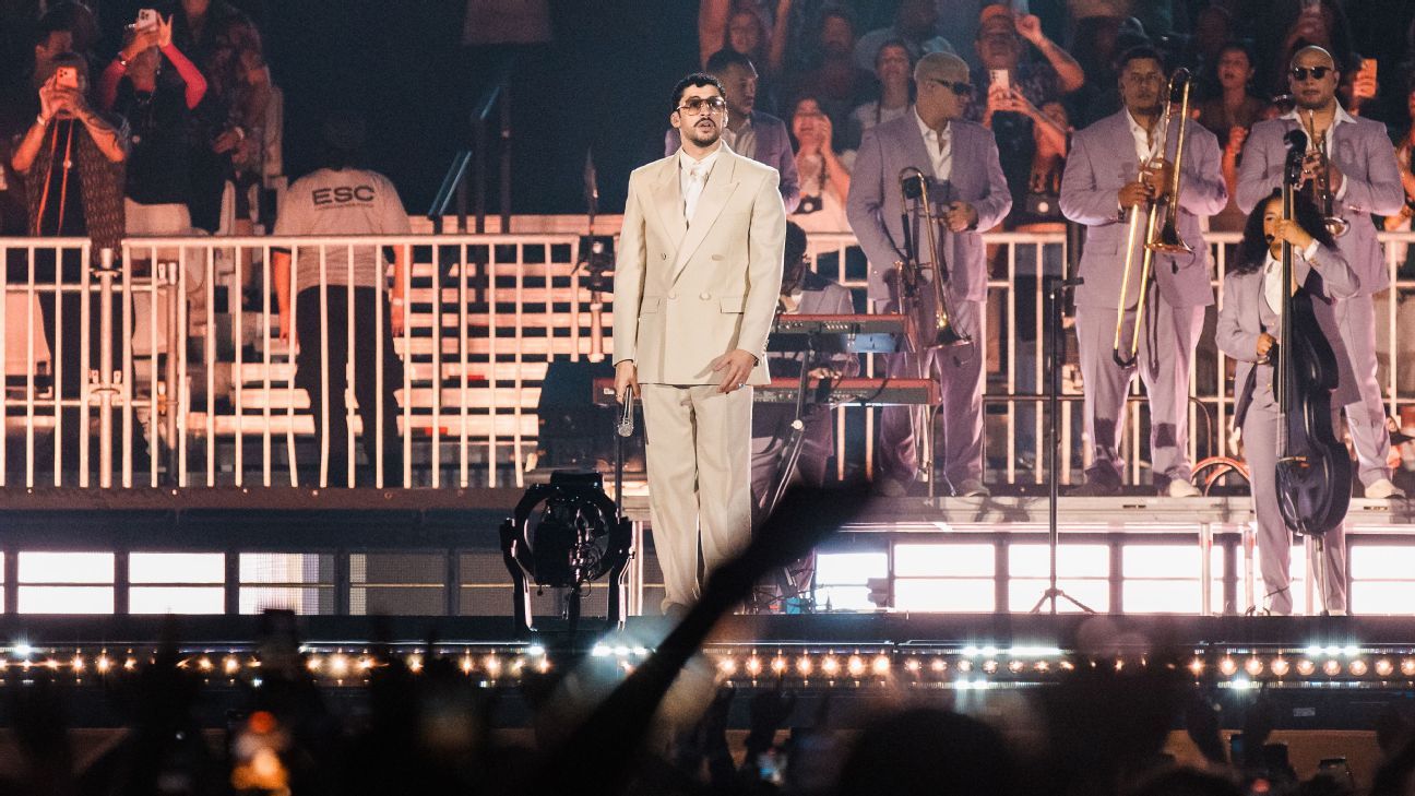 Bad Bunny wears Pelé's 1966 World Cup jacket during concert in Sao Paulo 1