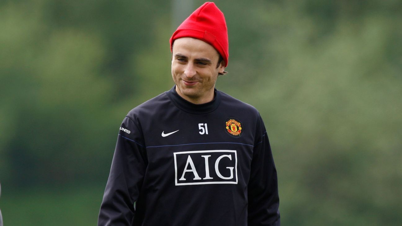 Berbatov calls for patience regarding Carrick's future at Manchester United 1