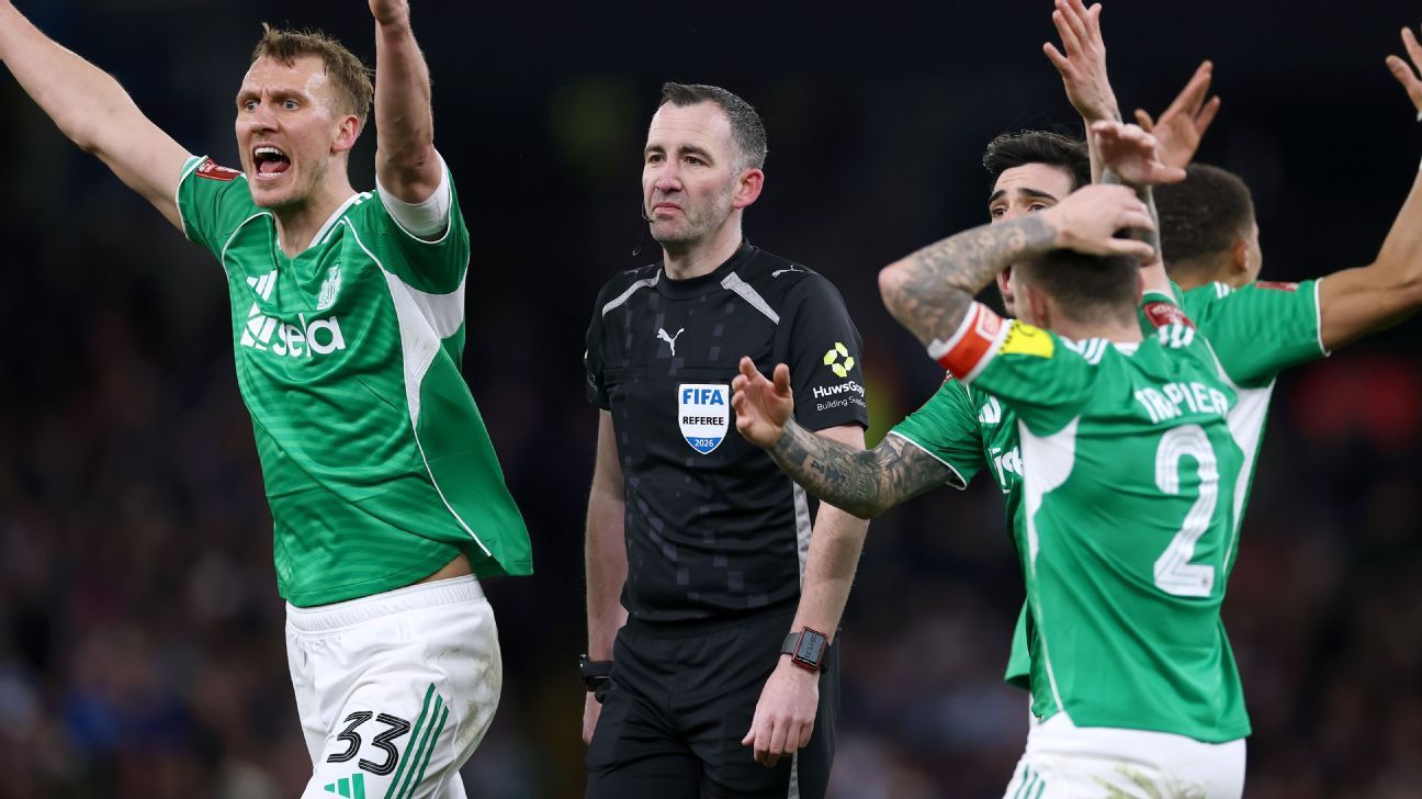 Chris Kavanagh removed from Premier League officiating duties following FA Cup mistakes 1