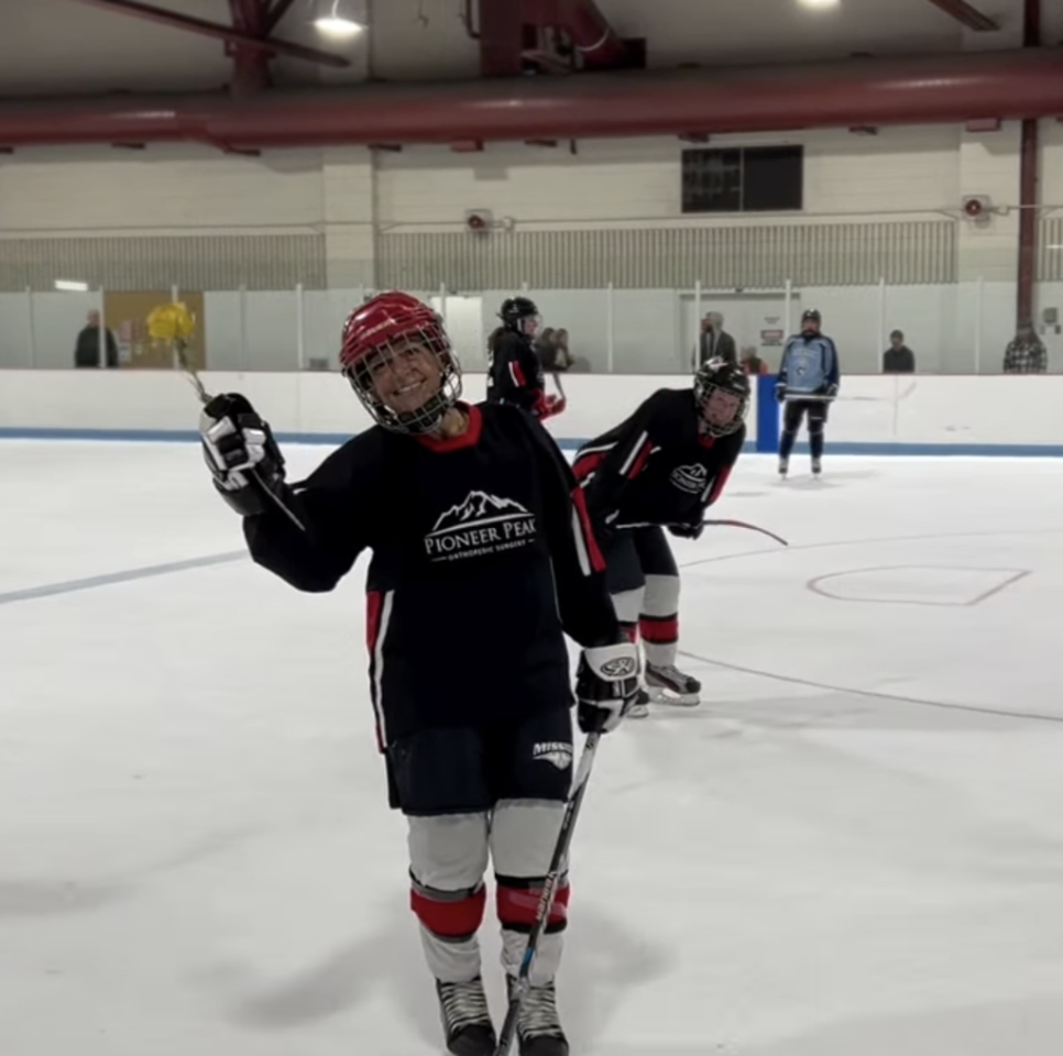 "Adult Women's Hockey Player Discusses Her Love for the Sport on ABC's The Golden Bachelor" 2