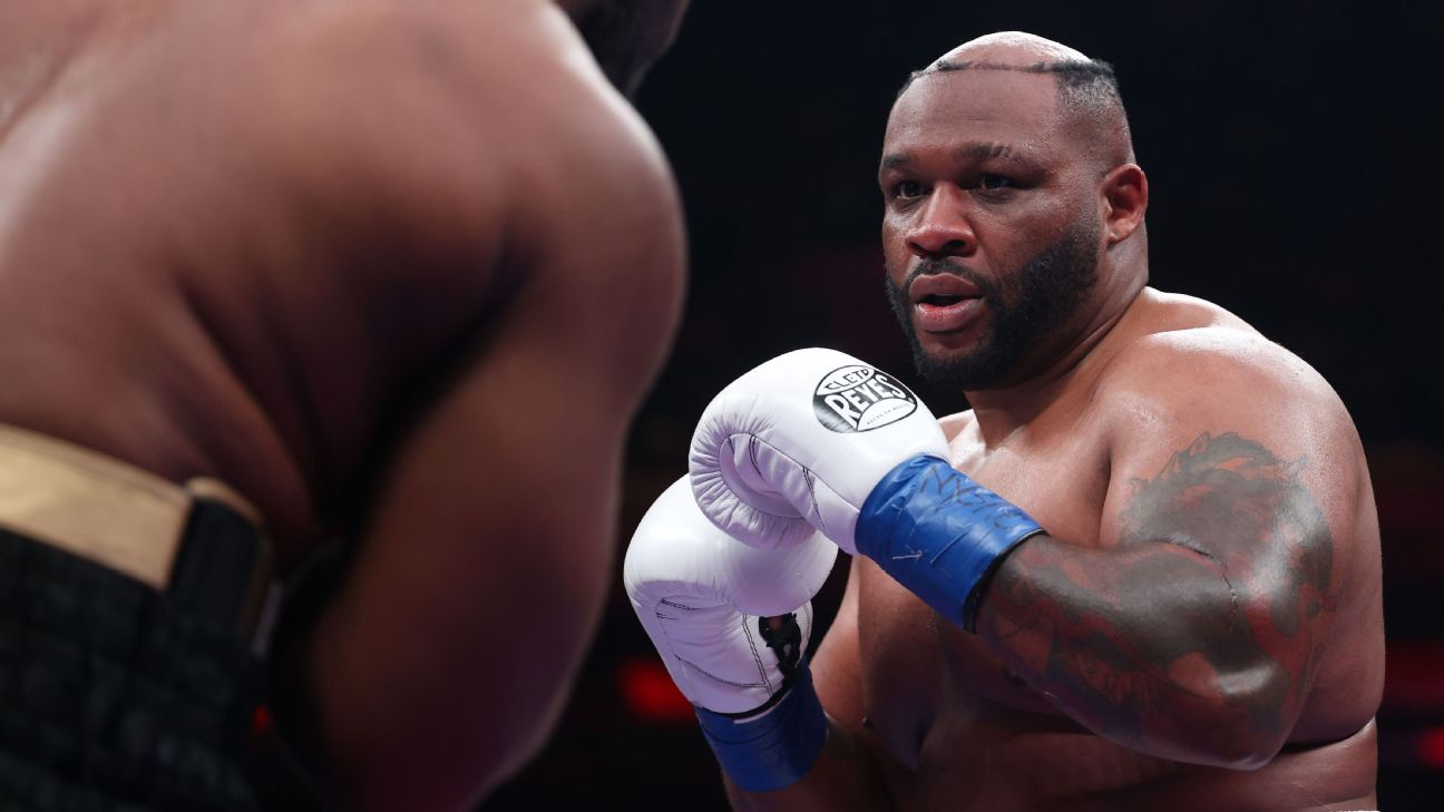 Jarrell Miller's hairpiece dislodged during win against Kingsley Ibeh 1