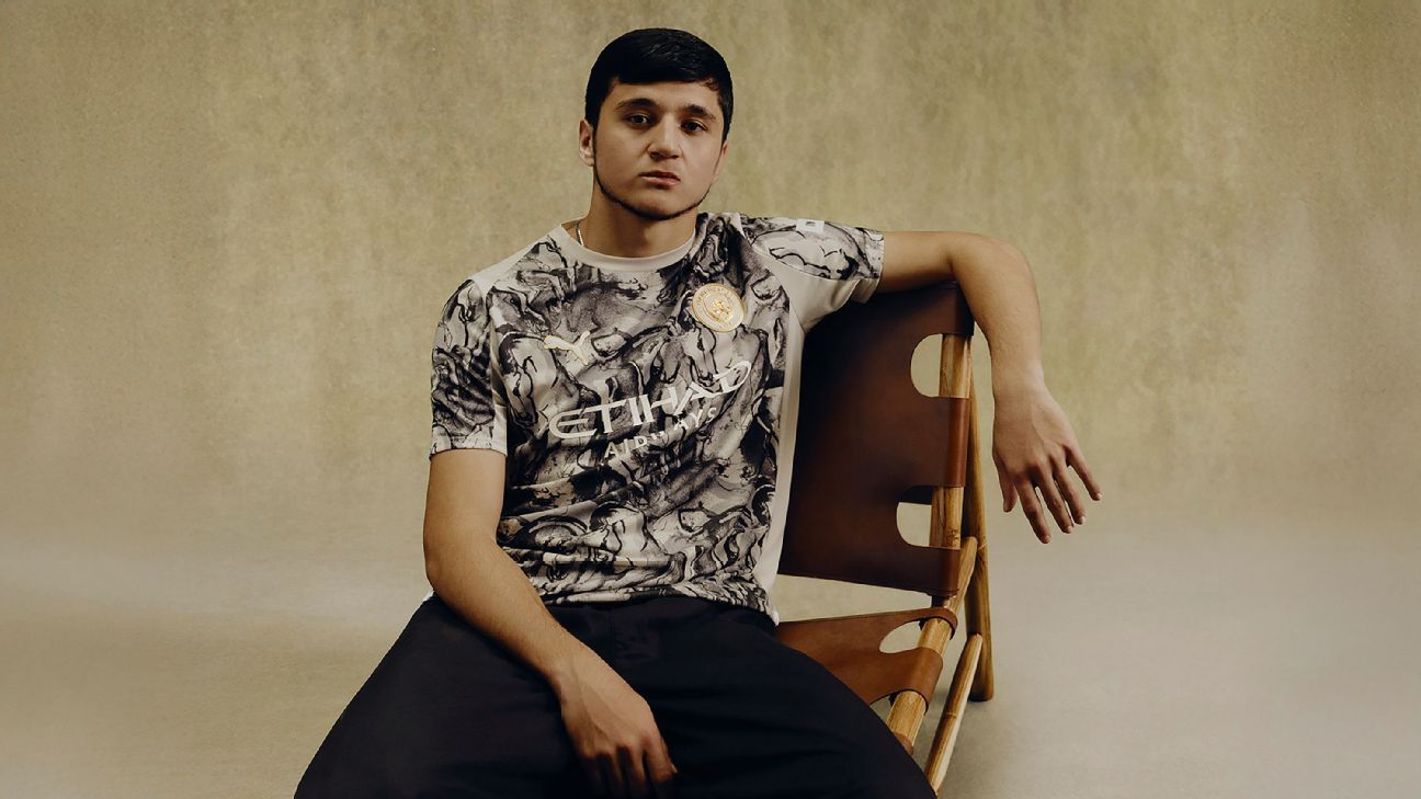 Man City, Spurs, PSG mark Lunar New Year with special shirts Man City, Spurs, and PSG celebrate Lunar New Year with commemorative jerseys. 1