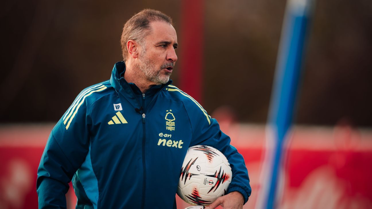 Nottingham Forest's fourth manager of the season, Vitor Pereira, expresses confidence in owner Marinakis. 1