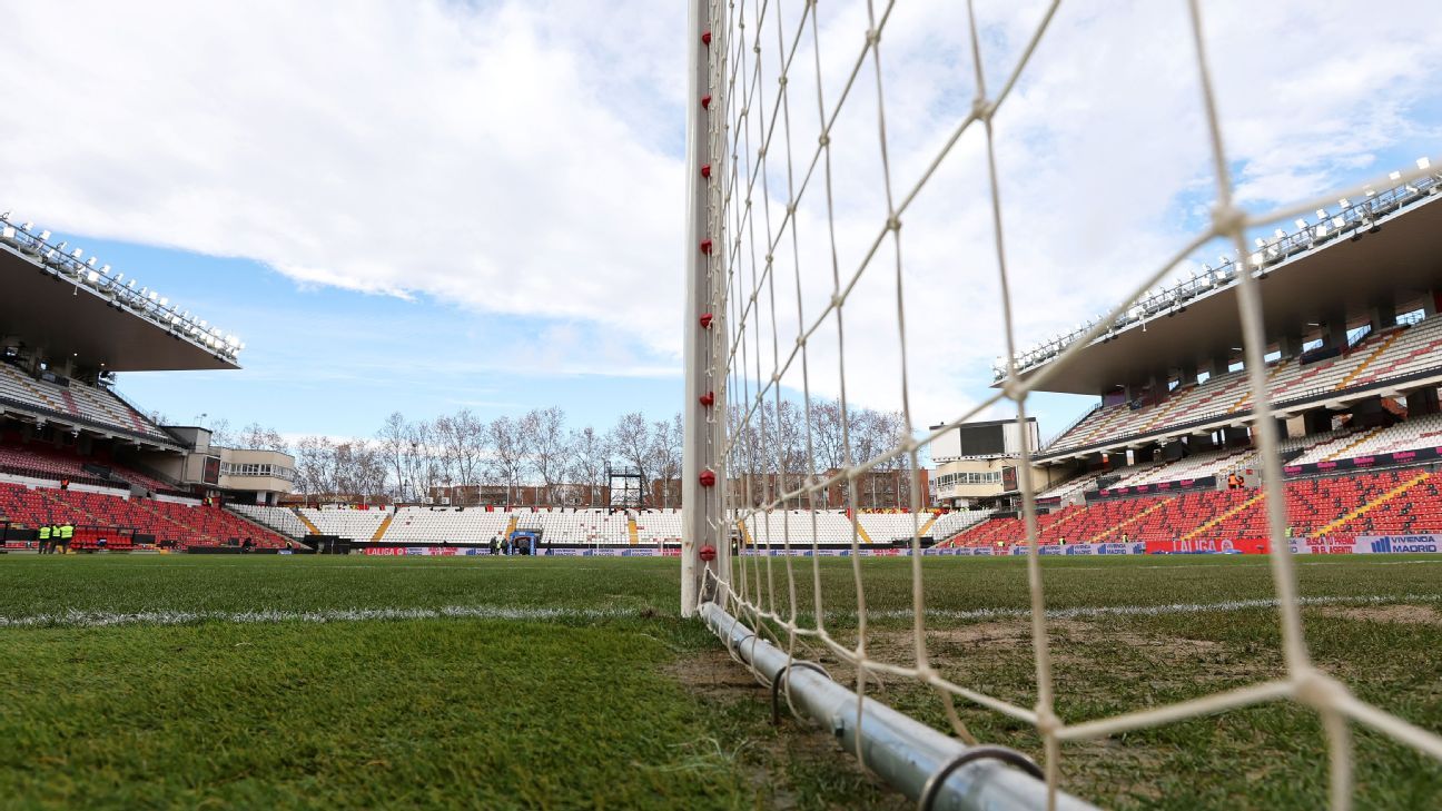 Rayo Vallecano's match against Real Oviedo delayed due to unsafe pitch conditions caused by rain. 1