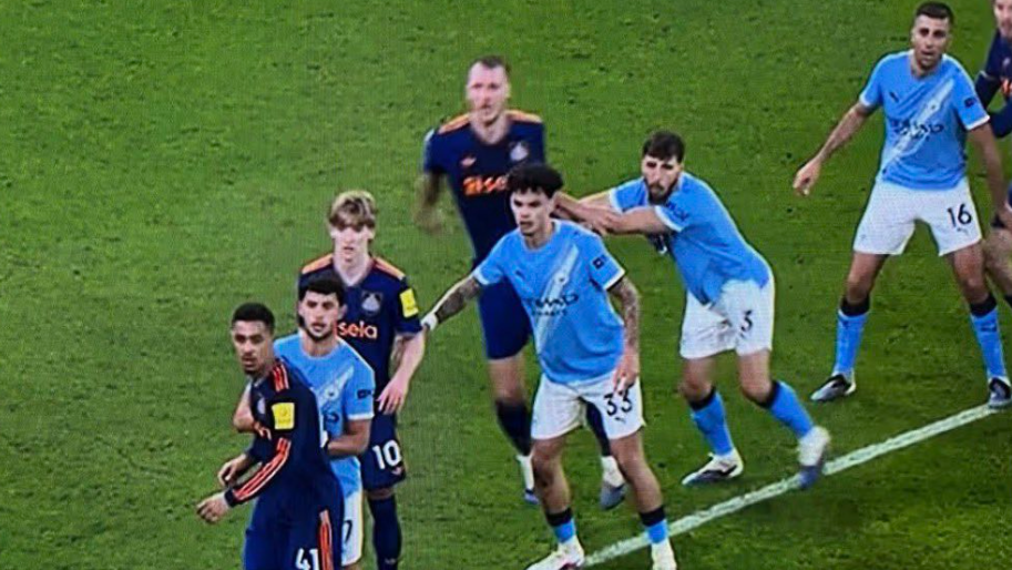 VAR assessment: Was a Newcastle player offside due to a push from Man City? Did Bernardo escape a second yellow card? 4