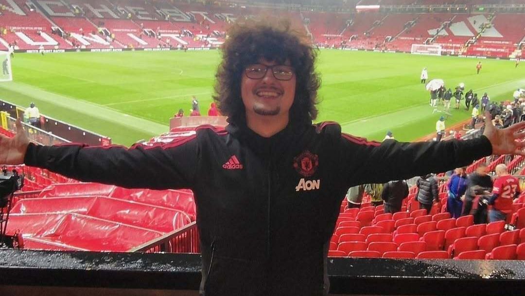 Enthusiastic Manchester United supporter optimistic about haircut: 'This time, it's going to happen!' 1