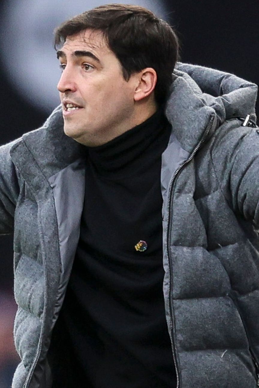 Who are the potential replacements for Frank as Tottenham's head coach? 6