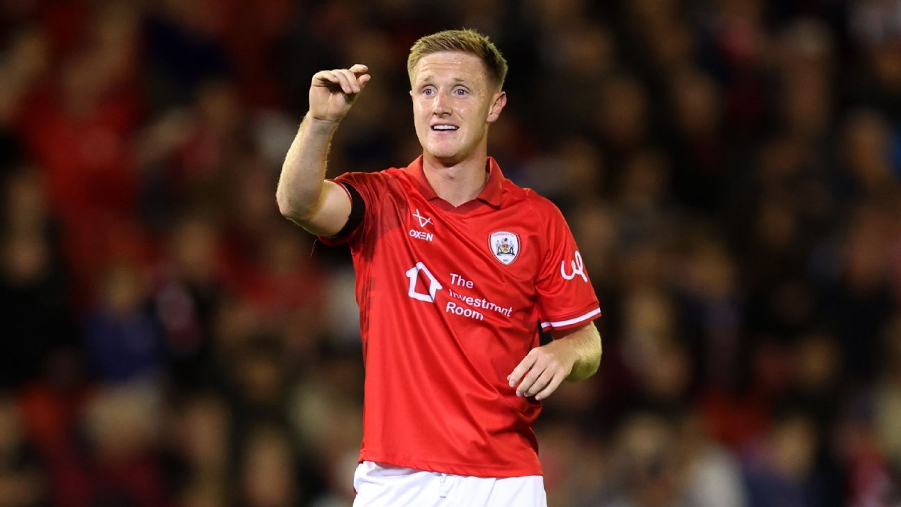 Wrexham confirms the acquisition of forward Davis Keillor-Dunn. 1