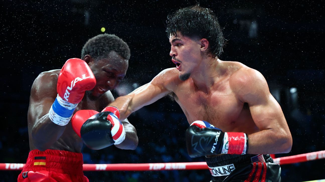 Xander Zayas secures title unification with narrow victory against Abass Baraou 1