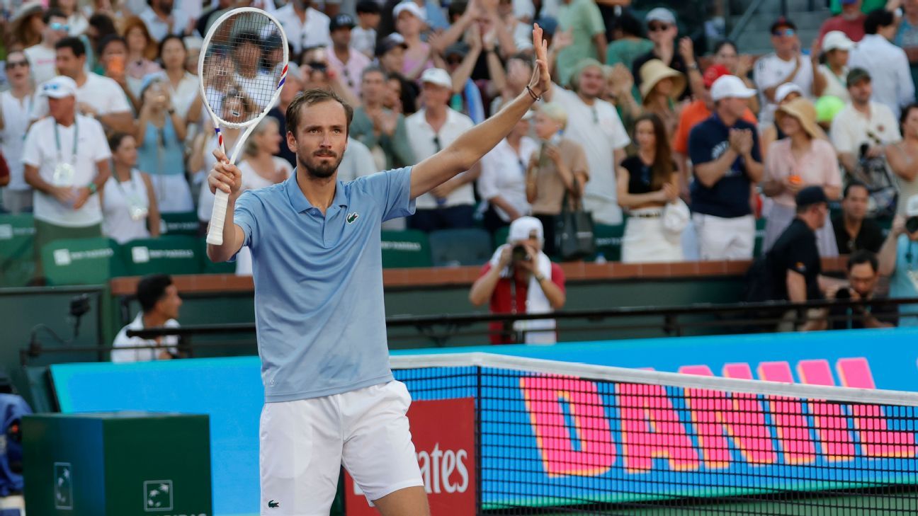 Daniil Medvedev delivers Carlos Alcaraz his first defeat of 2026 at Indian Wells. 1