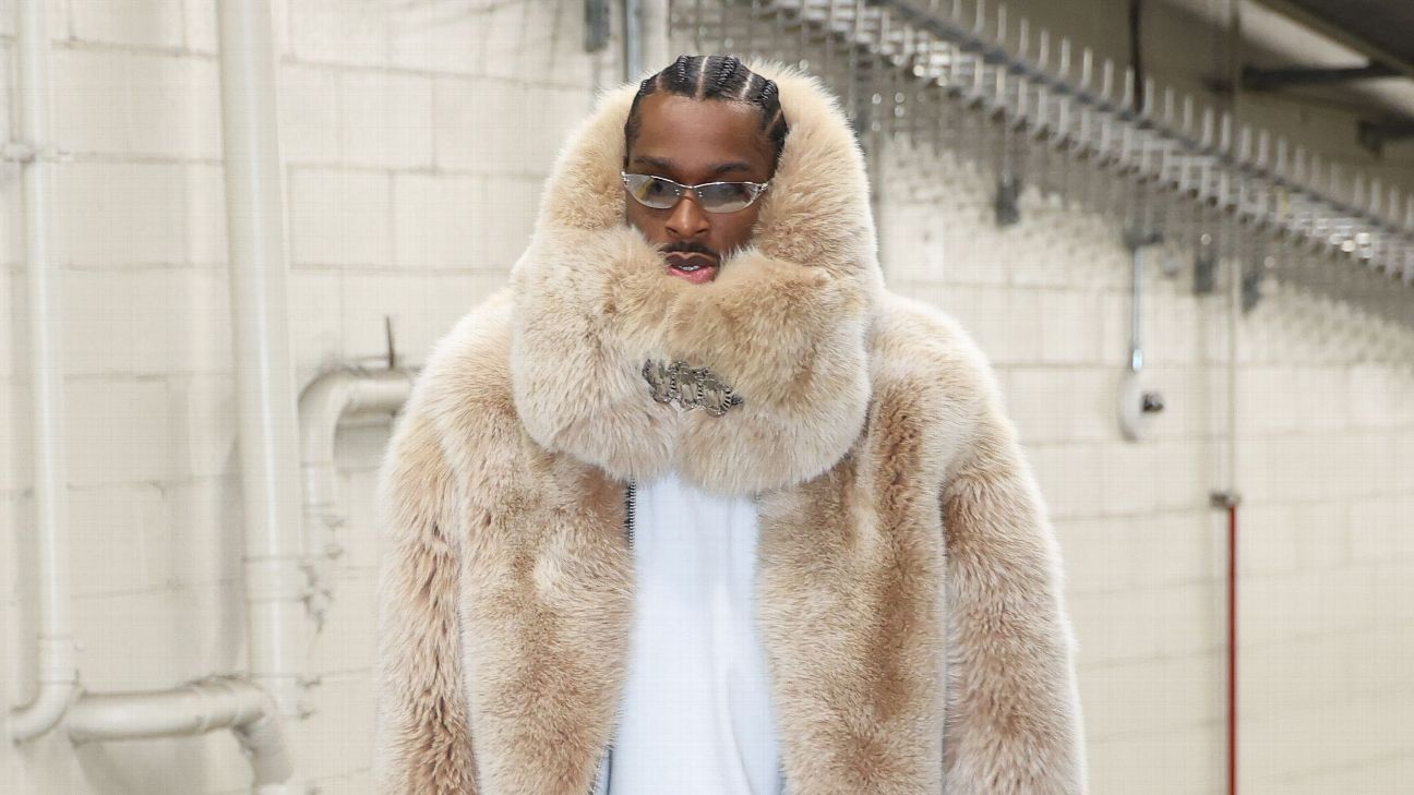 Shai Gilgeous-Alexander draws attention with his pregame attire against the Knicks. 1