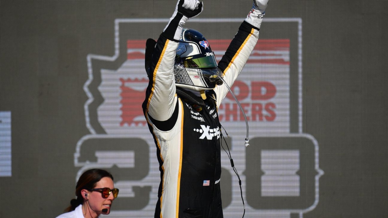 Josef Newgarden secures IndyCar championship lead following win at Phoenix. 1