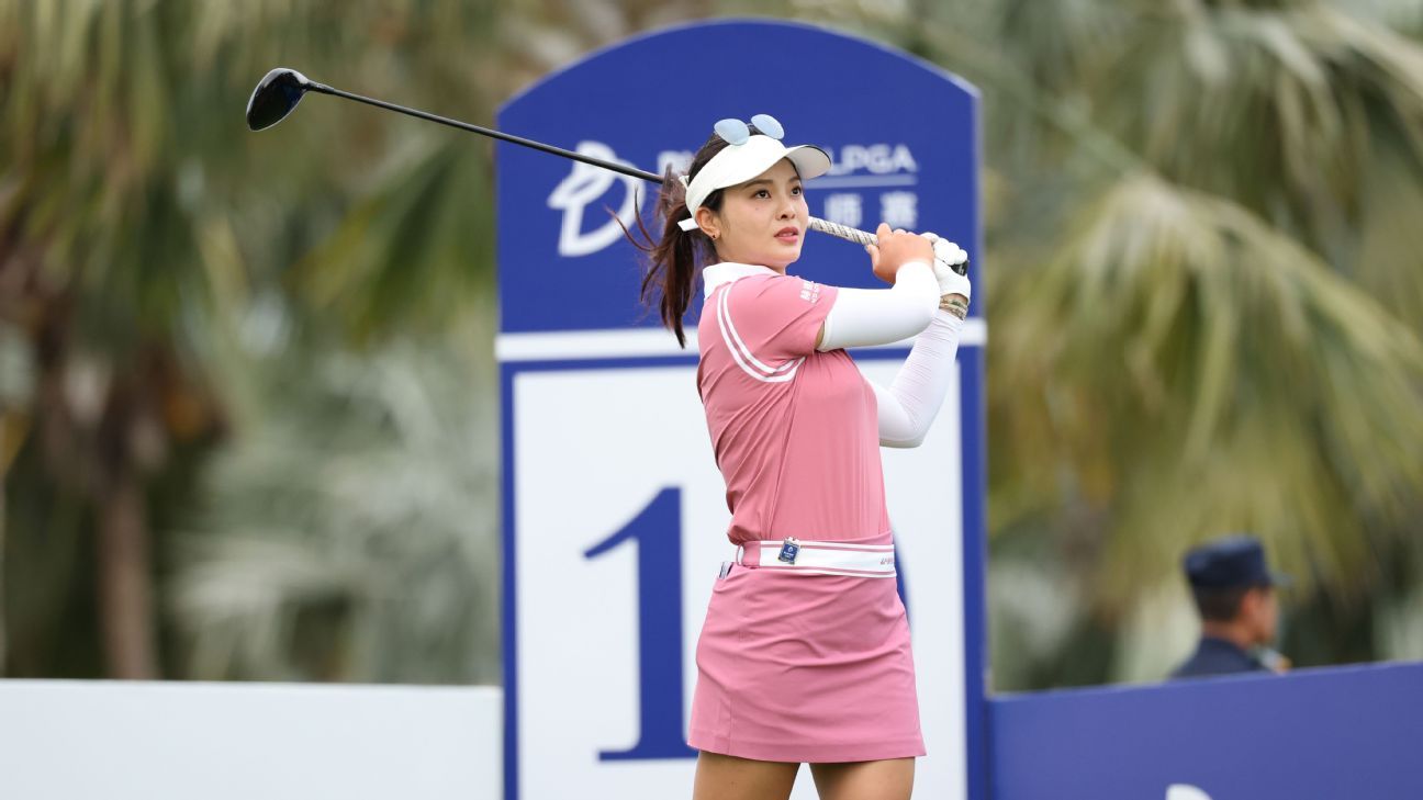 Zhang Weiwei records a 66 to tie for the lead at the LPGA event in China. 1
