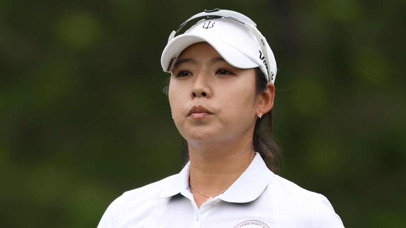 Mi Hyang Lee combines 7 birdies and 6 bogeys to top the LPGA leaderboard in China. 1