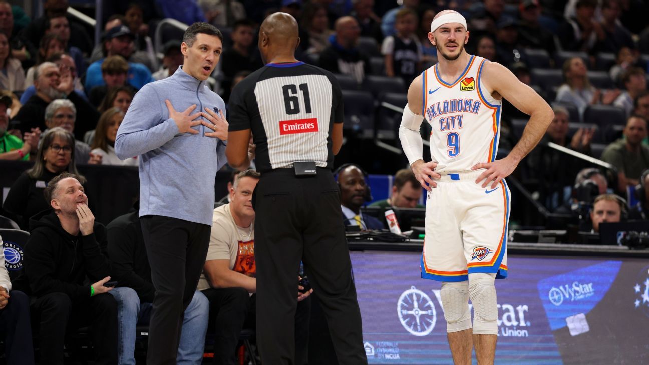 Alex Caruso receives a technical foul for hitting the ball with his shoe. 1