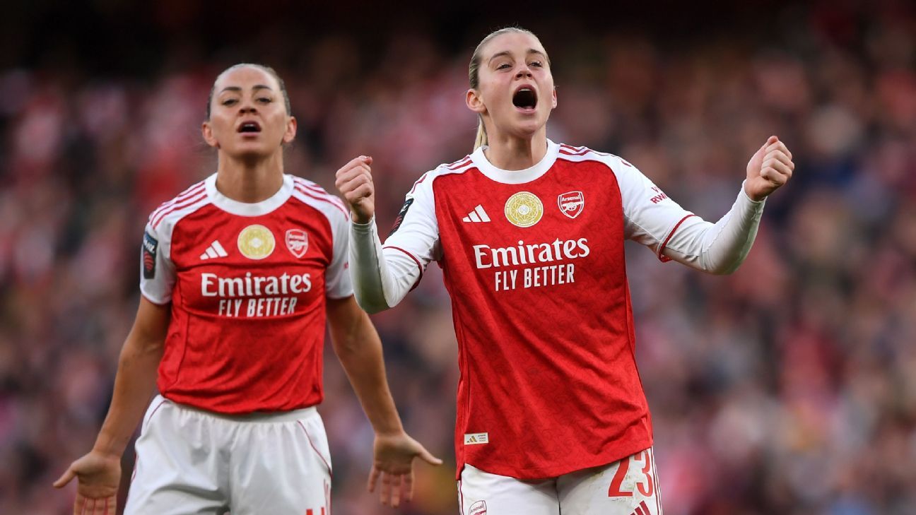 Alessia Russo scores three goals as Arsenal defeats Tottenham decisively. 1