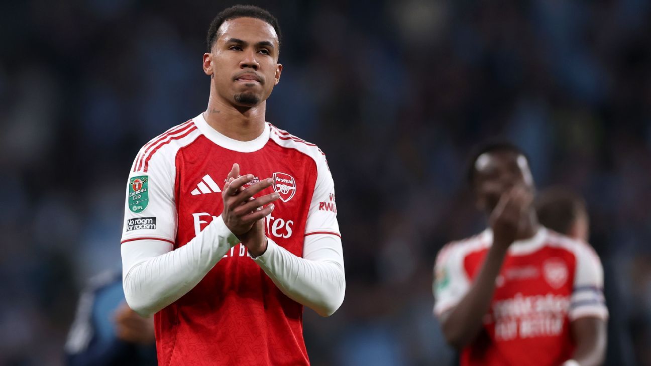 Arsenal's Gabriel withdraws from Brazil national team due to knee injury. 1