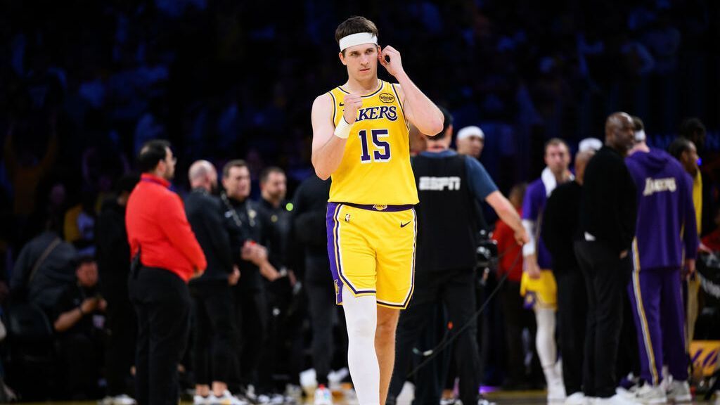 Austin Reaves was dispossessed in the closing moments of the Lakers' victory, according to reports. 1