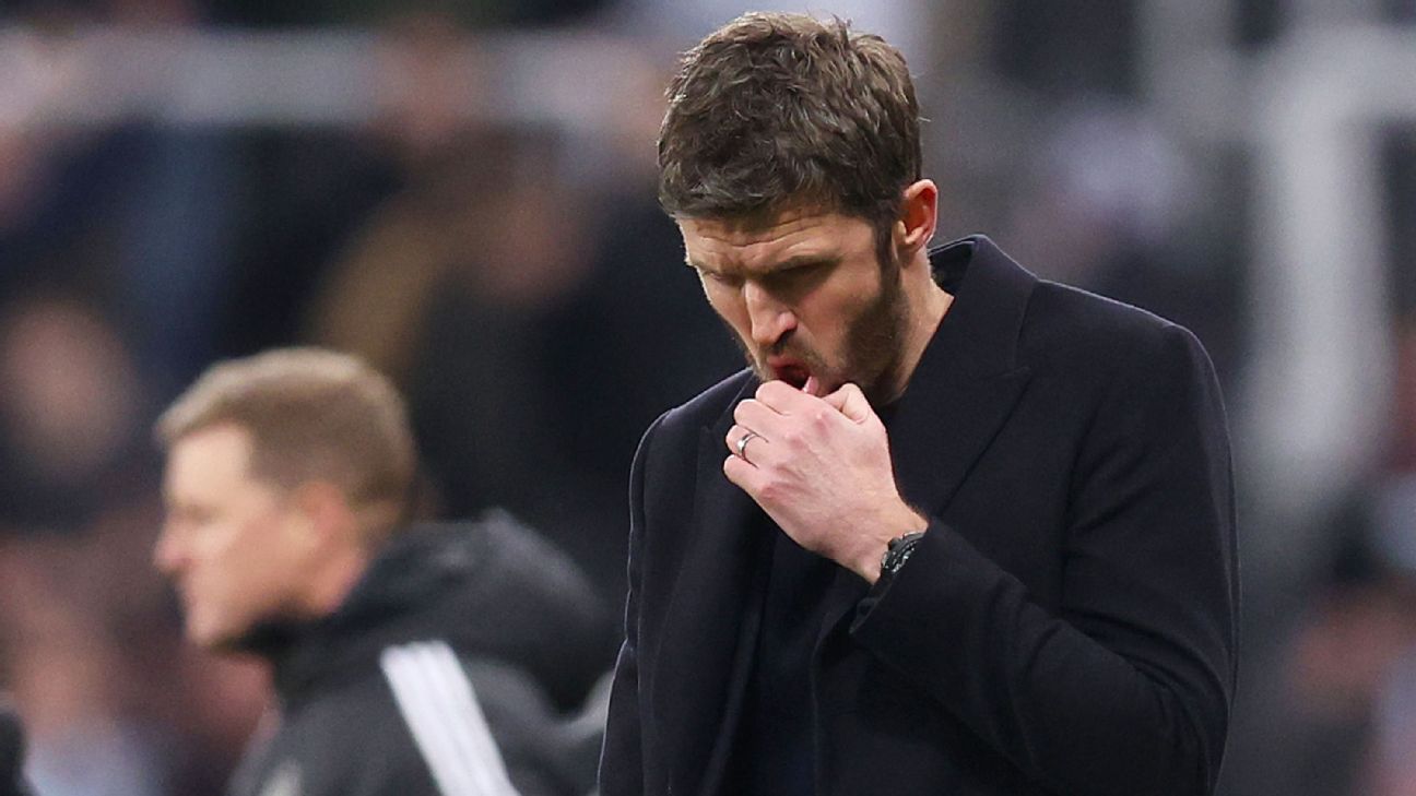 Michael Carrick expresses that his initial defeat as Manchester United manager is 'painful.' 1