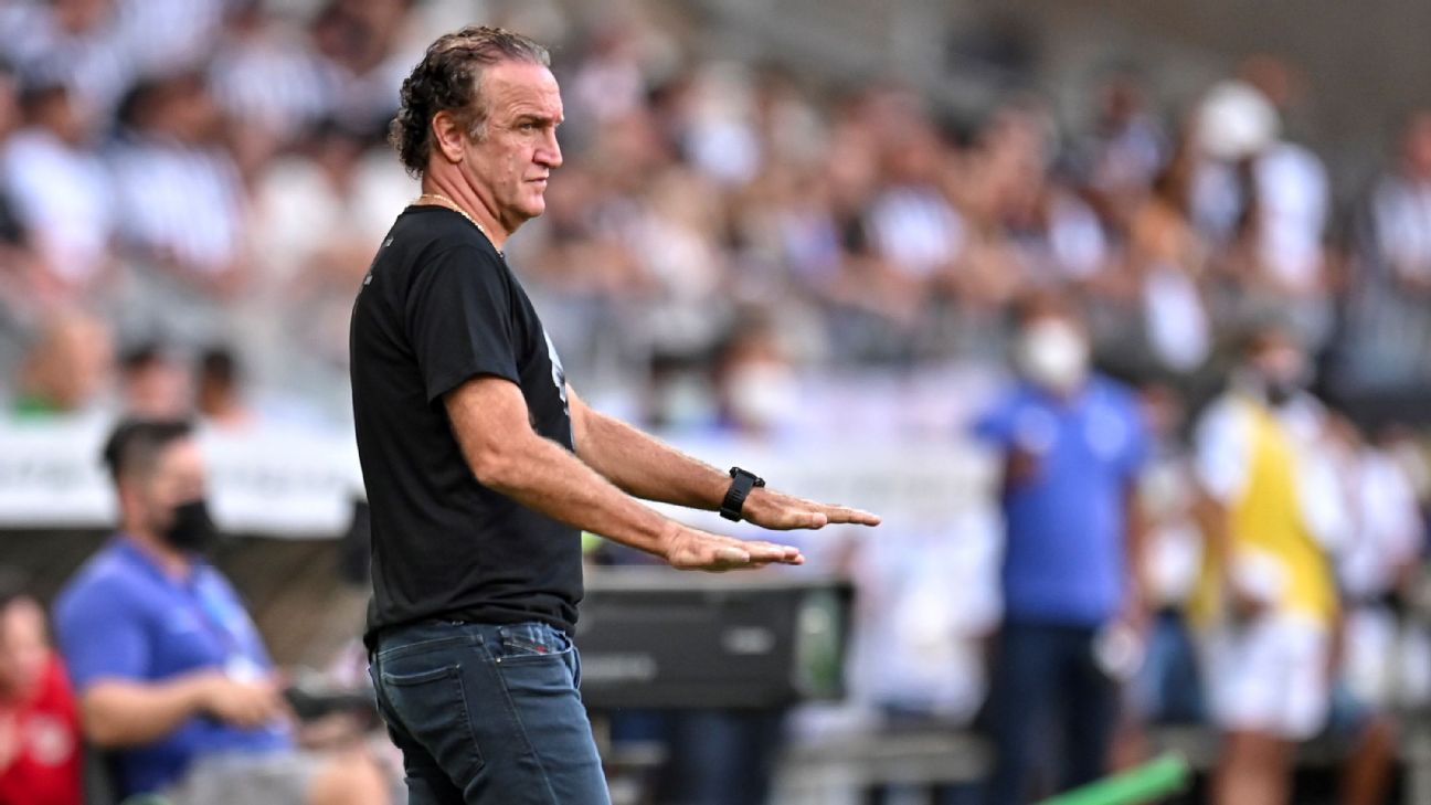 Santos appoints Cuca as head coach following the dismissal of Vojvoda. 1