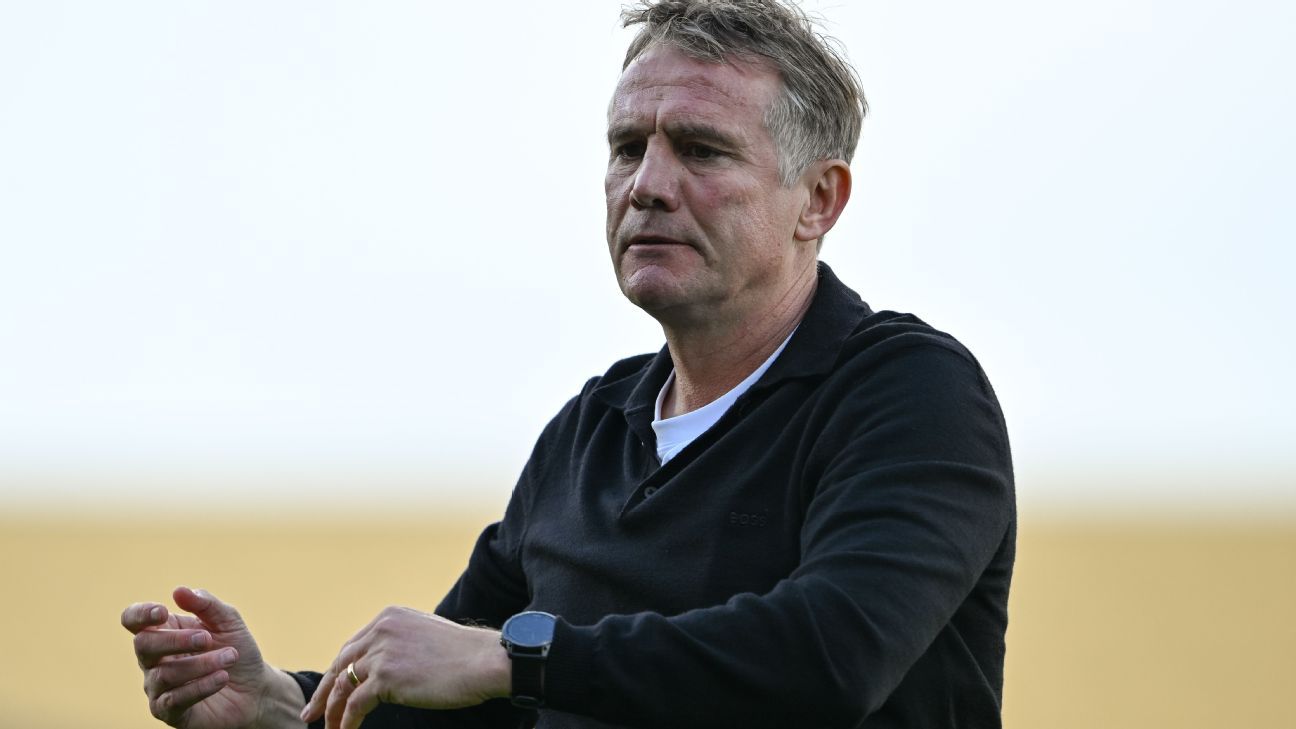 Wrexham's Phil Parkinson reflects on FA Cup past in preparation for Chelsea match 1