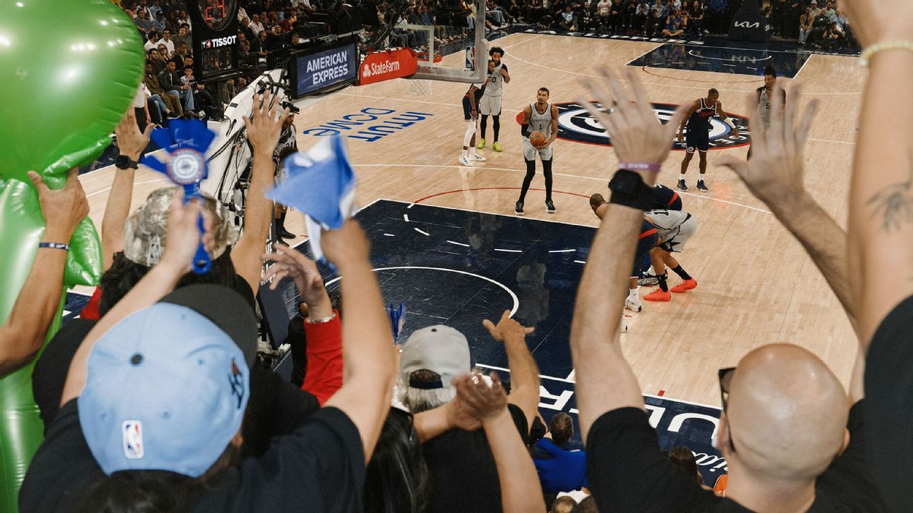 Inside the Clippers' Arena: The Impact of 4,500 Fans on the Atmosphere at the Intuit Dome 1