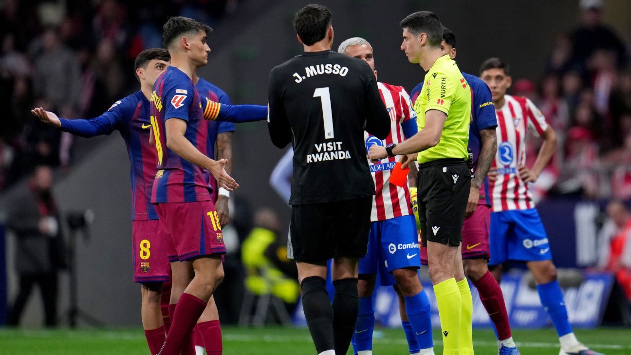 Atlético Madrid lament VAR 'error' that reversed Barcelona's red card decision. 1