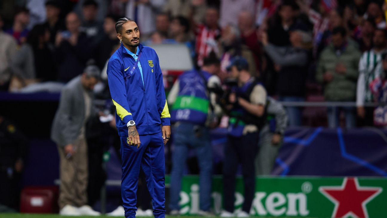Barcelona's Raphinha apologises after gesturing towards Atlético Madrid fans Raphinha of Barcelona issues apology following gesture directed at Atlético Madrid supporters. 1