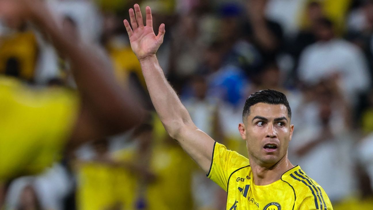 Cristiano Ronaldo experiences abdominal discomfort and vomits during Al Nassr match. 1
